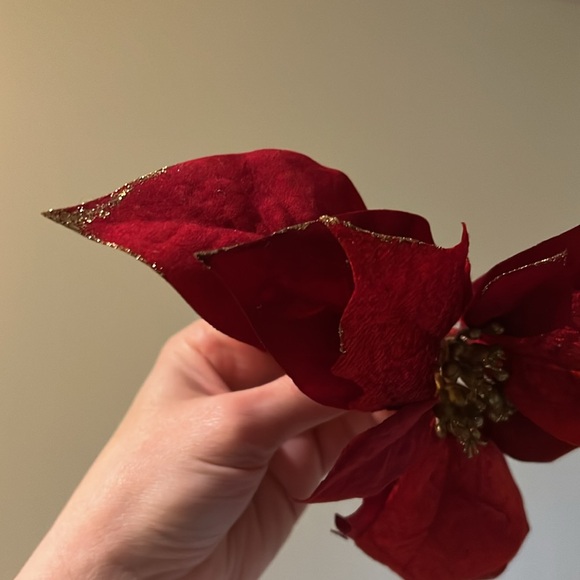 💝 FREE when Bundled 💝 Red Poinsettia Flower Velvet & Gold Glitter Tips - Picture 3 of 3